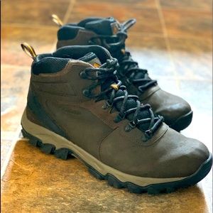 MENS Columbia Boots Size 12 Wide